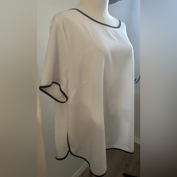 Forever 21 White Bell Sleeve Boxy Top - Picture 2 of 5